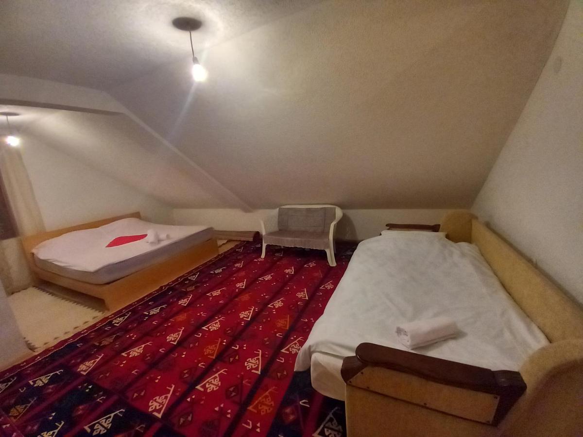 Apartment Little Village Плав Екстериор снимка