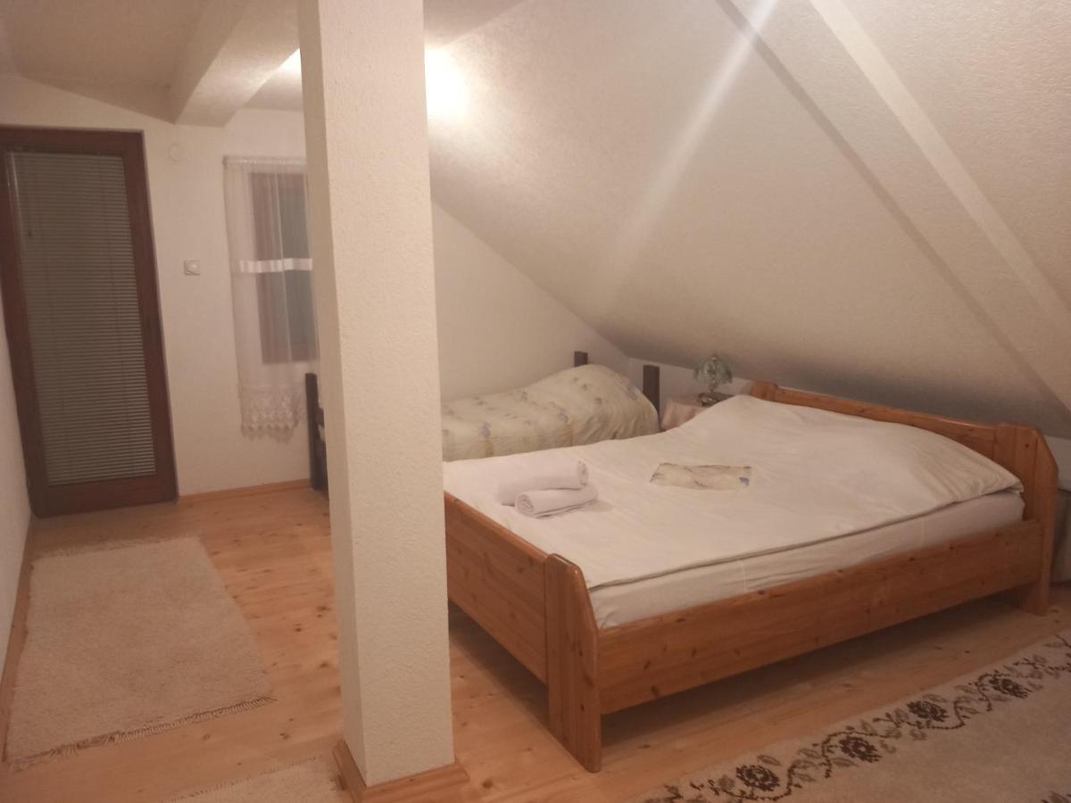 Apartment Little Village Плав Екстериор снимка