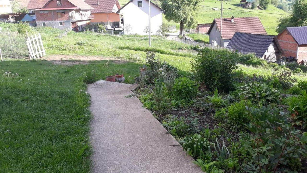 Apartment Little Village Плав Екстериор снимка