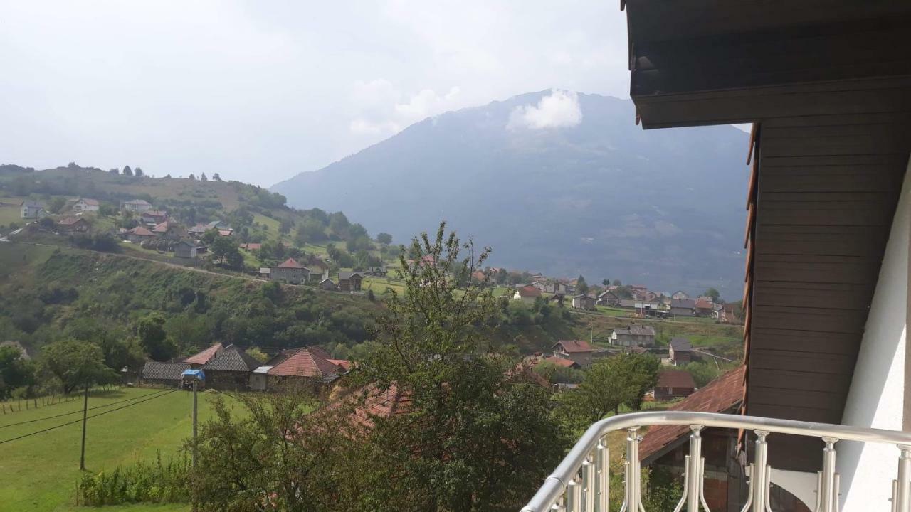Apartment Little Village Плав Екстериор снимка