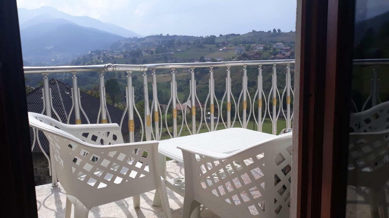 Apartment Little Village Плав Екстериор снимка